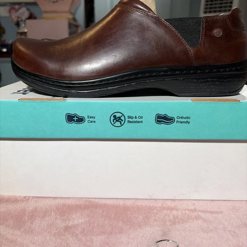 Klogs footwear raven